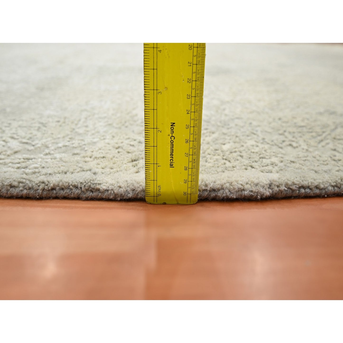 10'X10' Oyster White Jewelry Design Wool And Silk Hand Knotted Round Rug