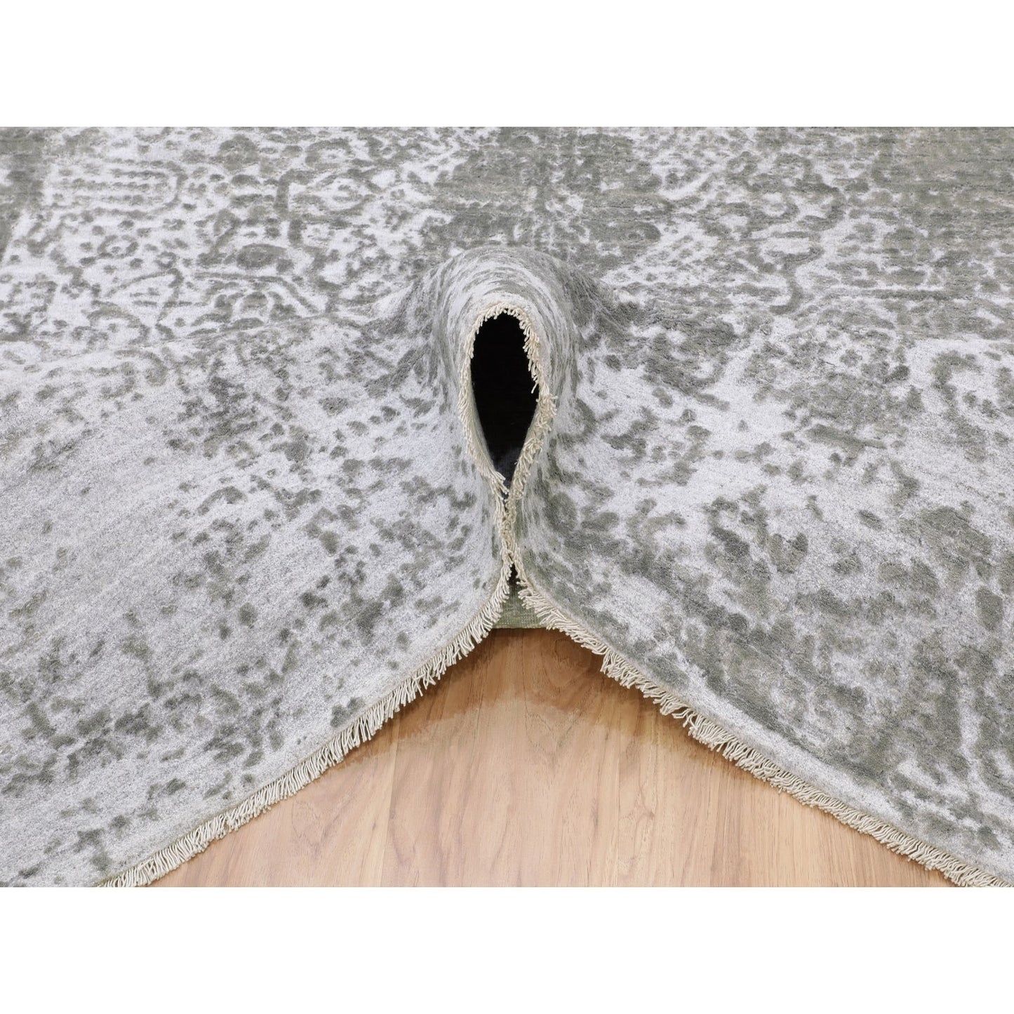 6'X9' Wool And Pure Silk Hand Knotted Broken Design Fine Oriental Rug