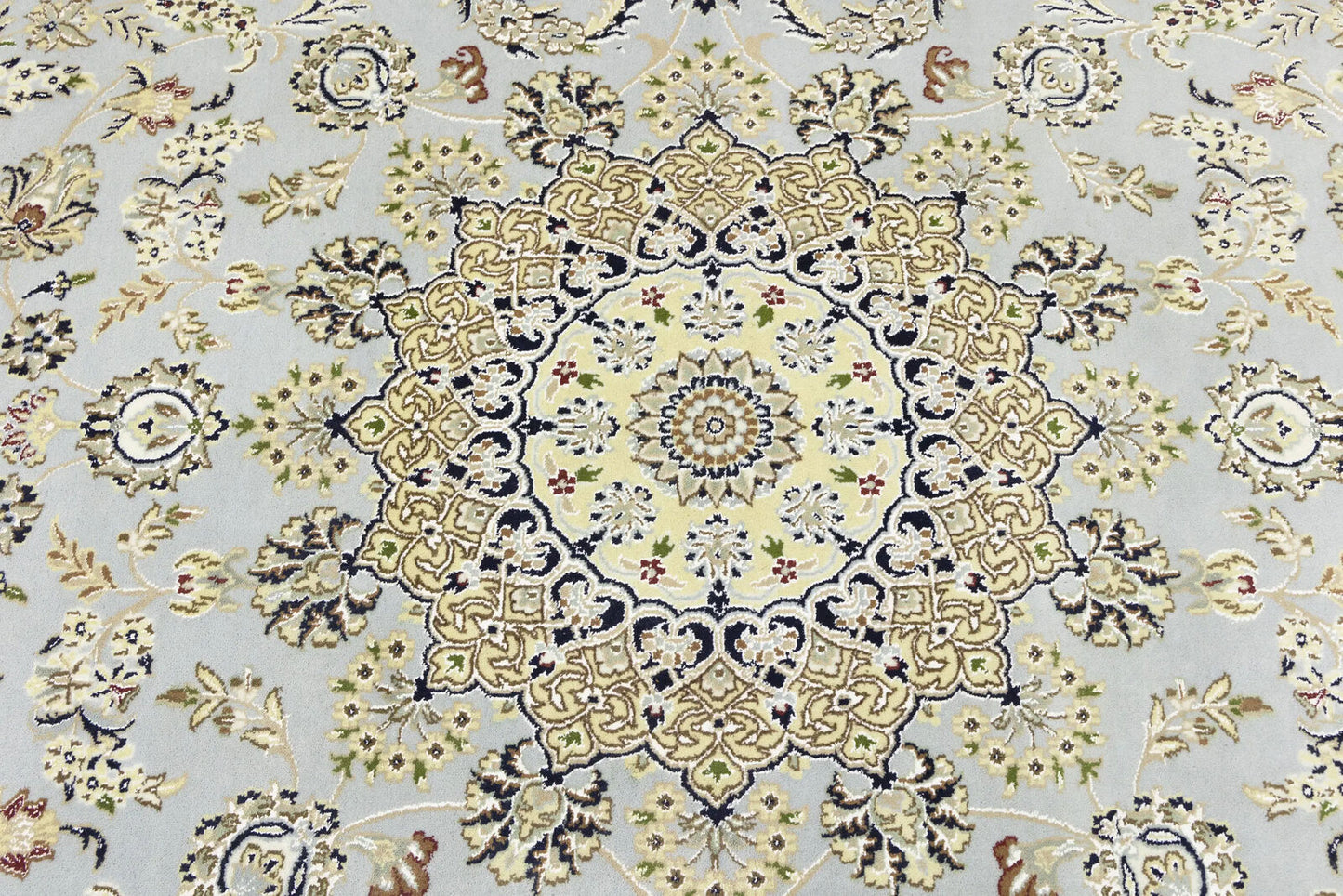 Handmade Indo-Nain Wool Rug Classic Floral