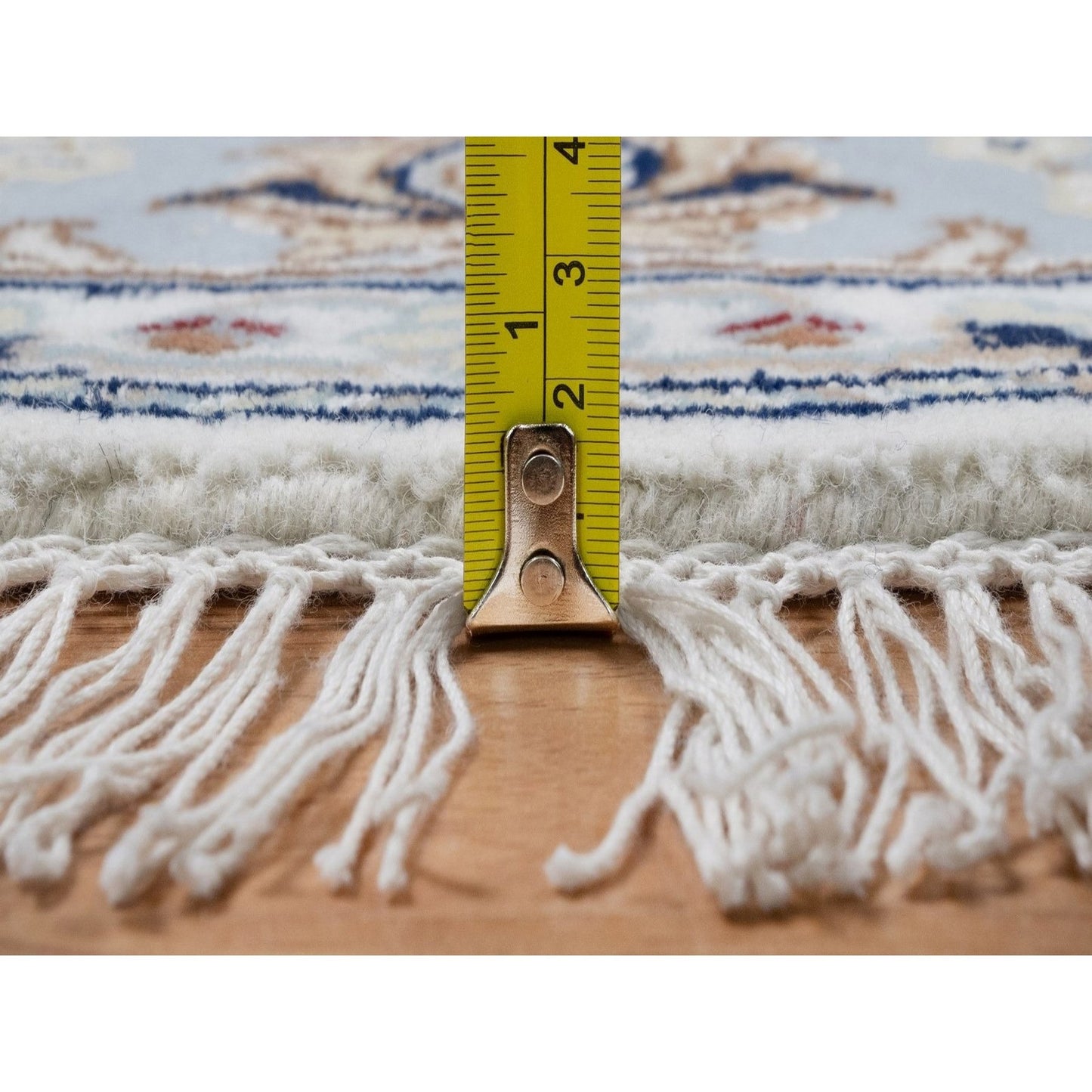 5'2"X5'2" Ivory Wool And Silk Nain Flower Pattern Hand Knotted Round Rug