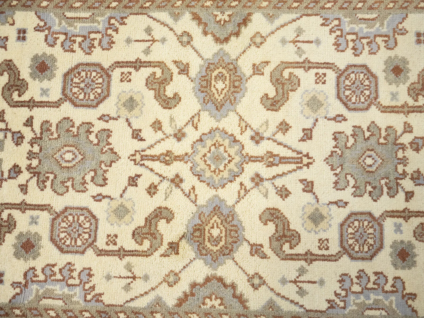Handmade Cream Oushak Chobi Oriental Rug Floral