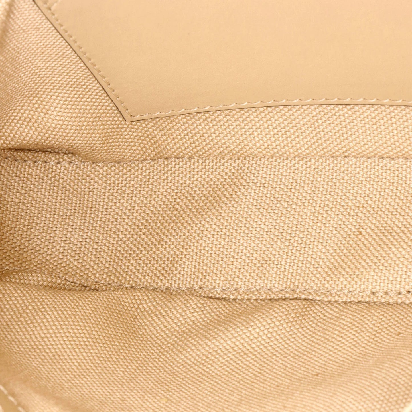 Gucci Envelope Flap Crossbody Bag Jumbo Gg Embossed Leather Super Mini