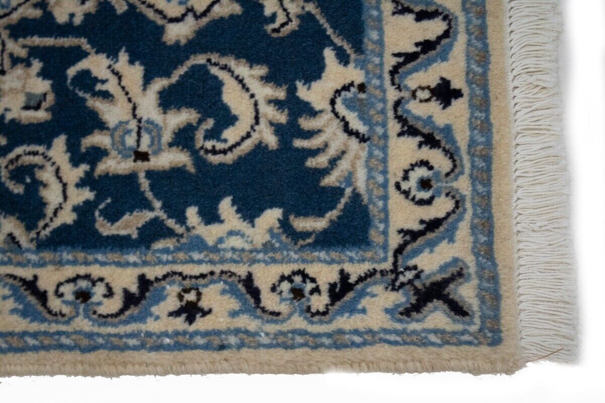 Hand-Knotted Oriental Rug Small Classic Floral