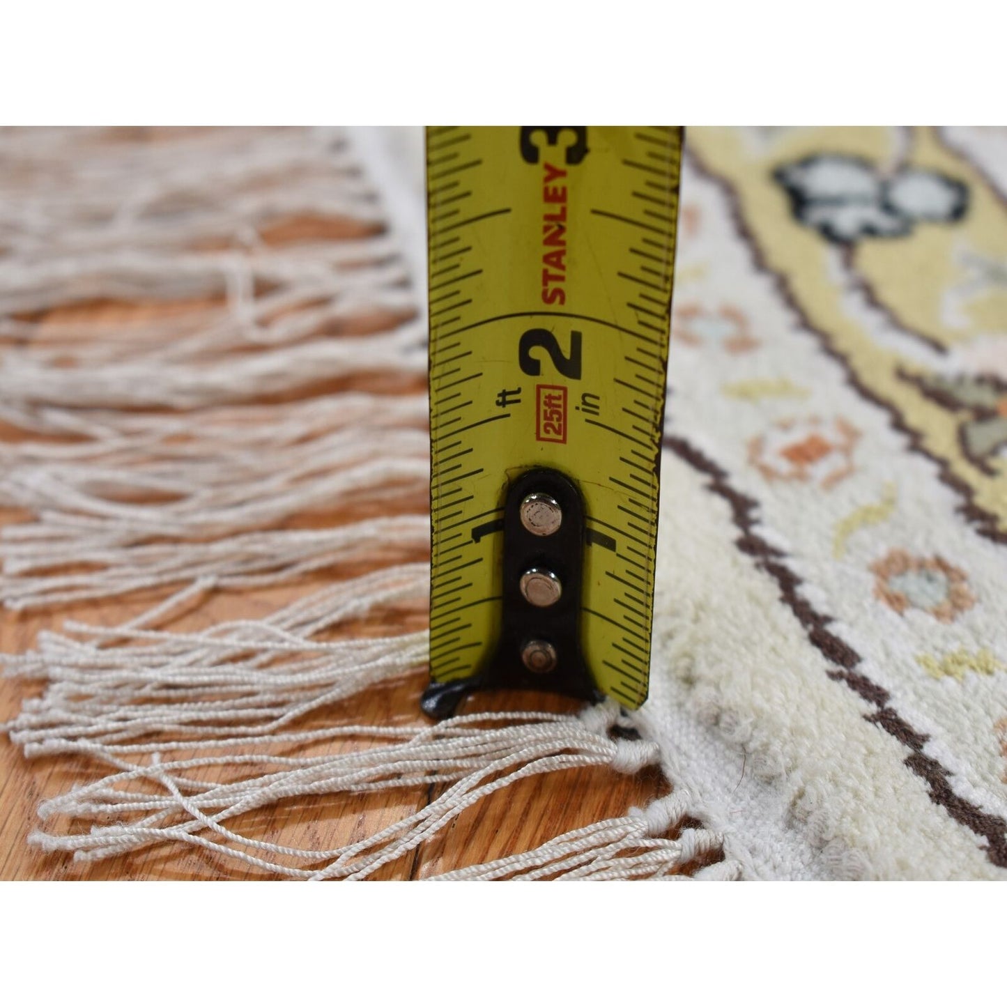 9'1"X9'1" Ivory Silken Tebraz Design 300 Kpsi Hand Knotted Round Rug