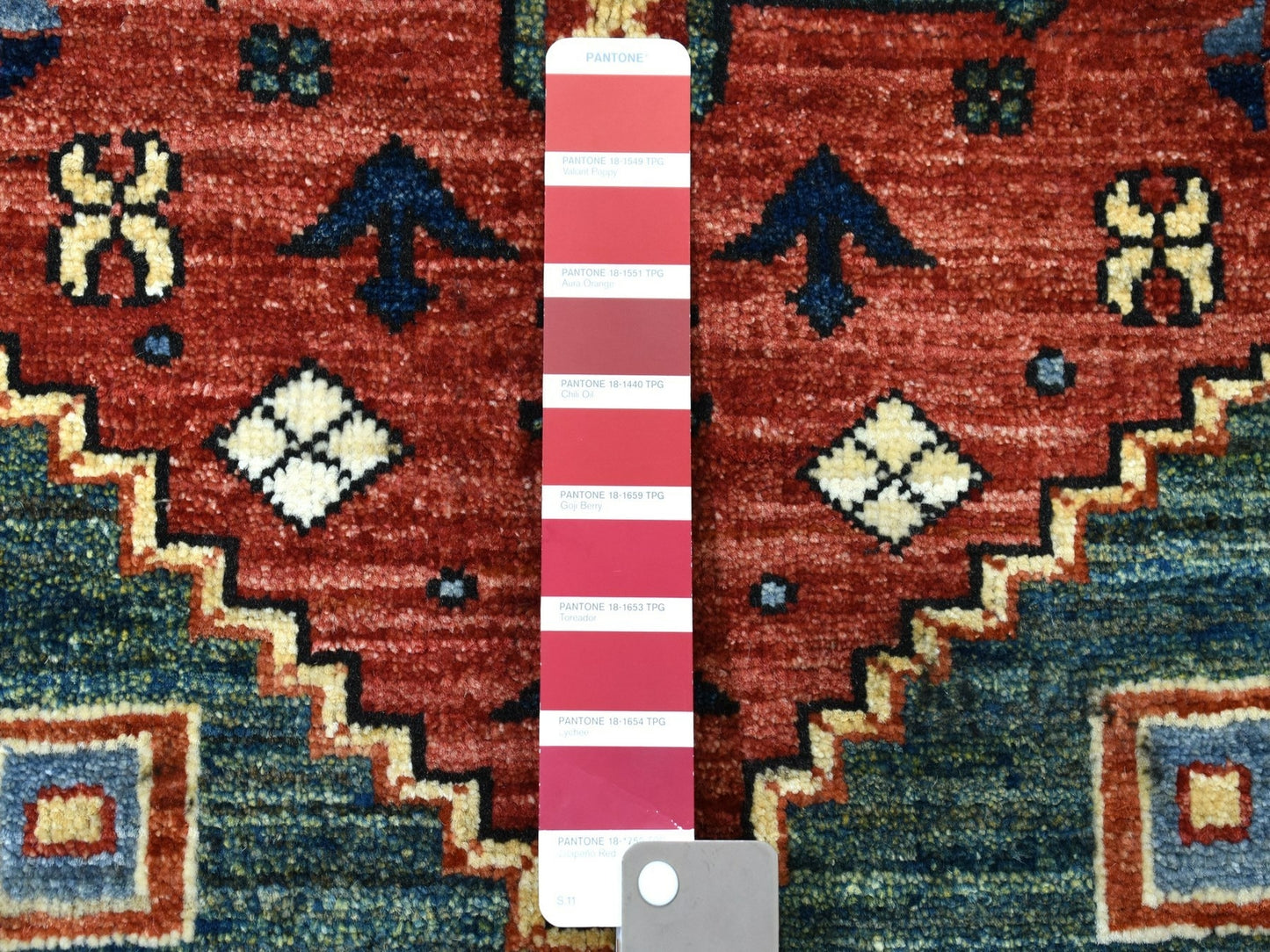 3'5"X4'9" Pure Wool Hand-Knotted Tribal Oriental Rug