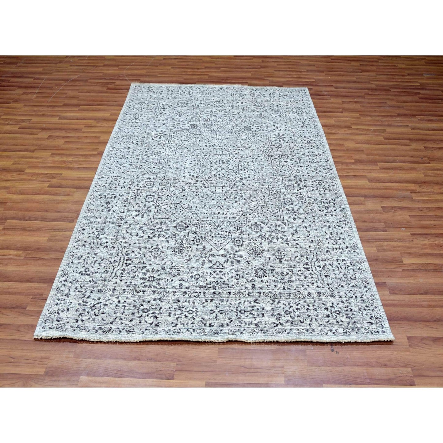 5'X7'1" White Mamluk Dynasty Design Undyed Wool Hand Knotted Oriental Rug