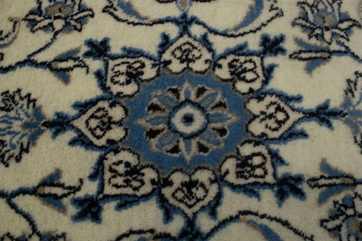 Handmade Nain Oriental Rug Small Plush Carpet