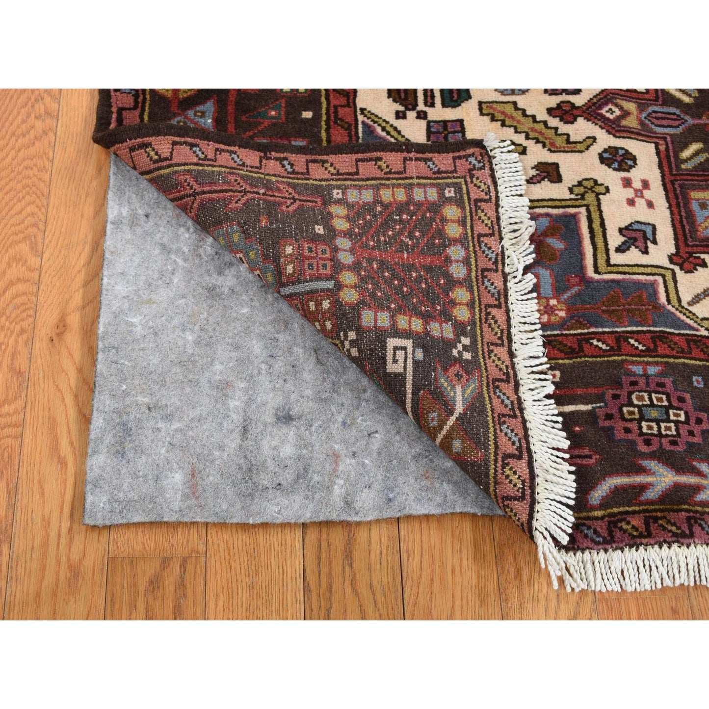 5'1"X6'7" Ivory Zoroastrian Karjihooz Hand Knotted Pure Wool Rug