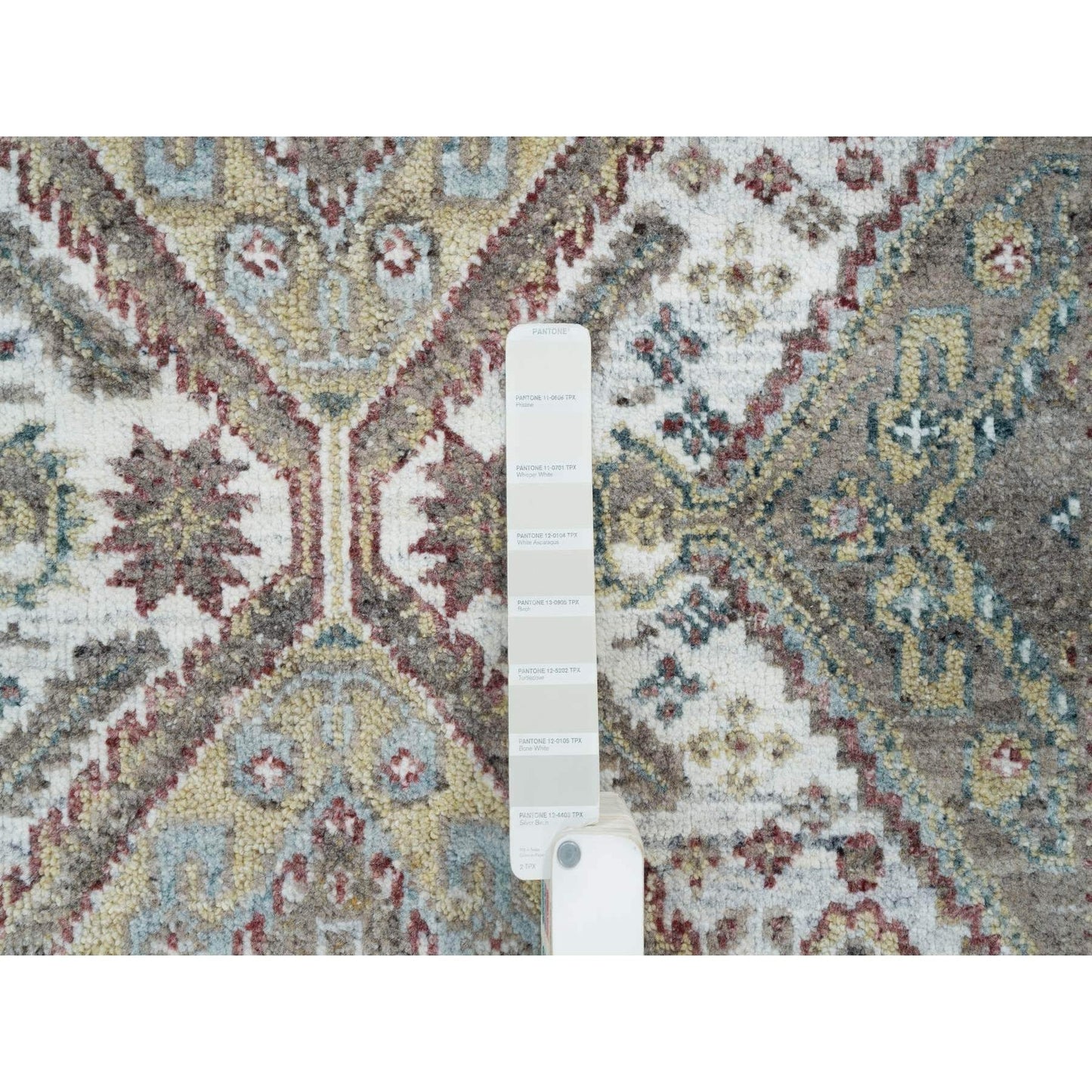 4'X5'10" Ivory Flower Rosettes Border Wool Hand Knotted Oriental Rug