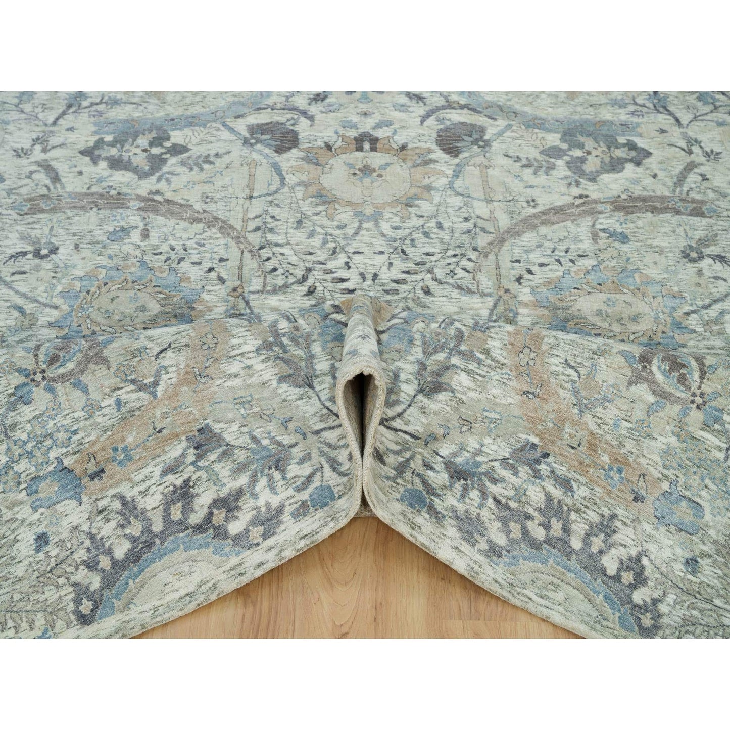 8'X8' Delicate White Sickle Leaf Hand Knotted Silk And Wool Square Rug