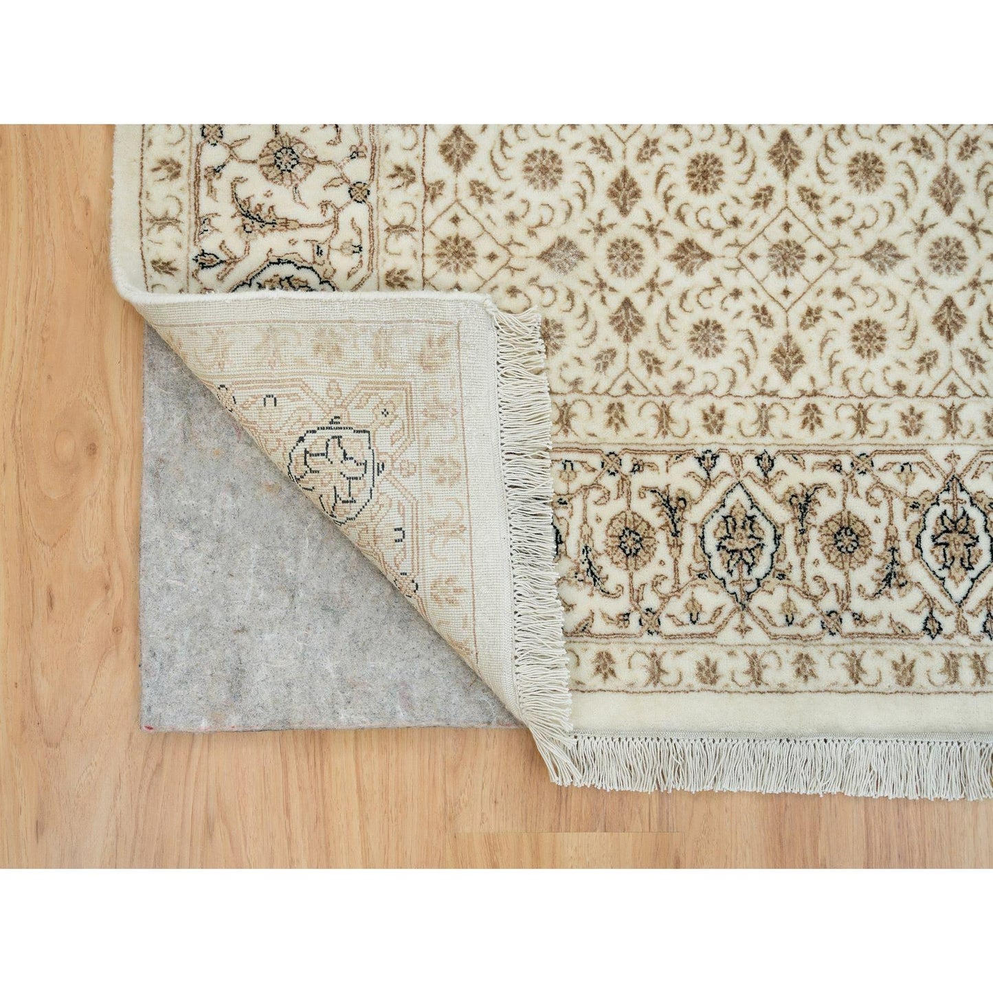 4'7"X6'8" Ivory Herrita Design 250 Kpsi Wool Hand Knotted Runner Rug