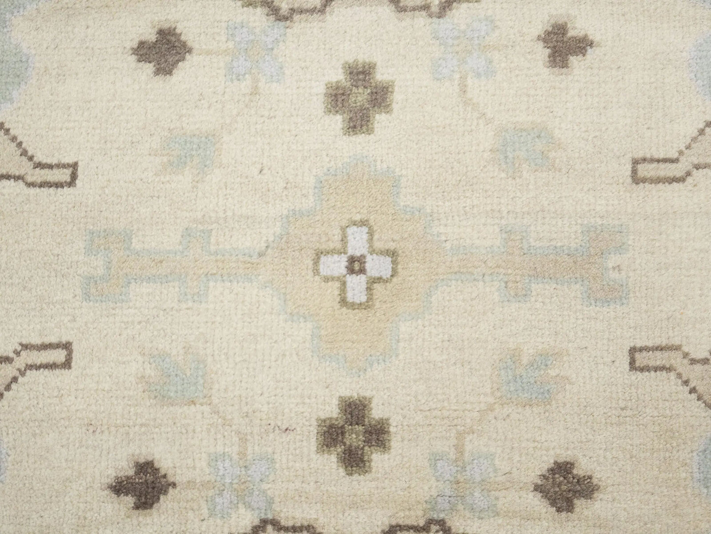 Hand-Knotted Cream Round Oushak Oriental Rug
