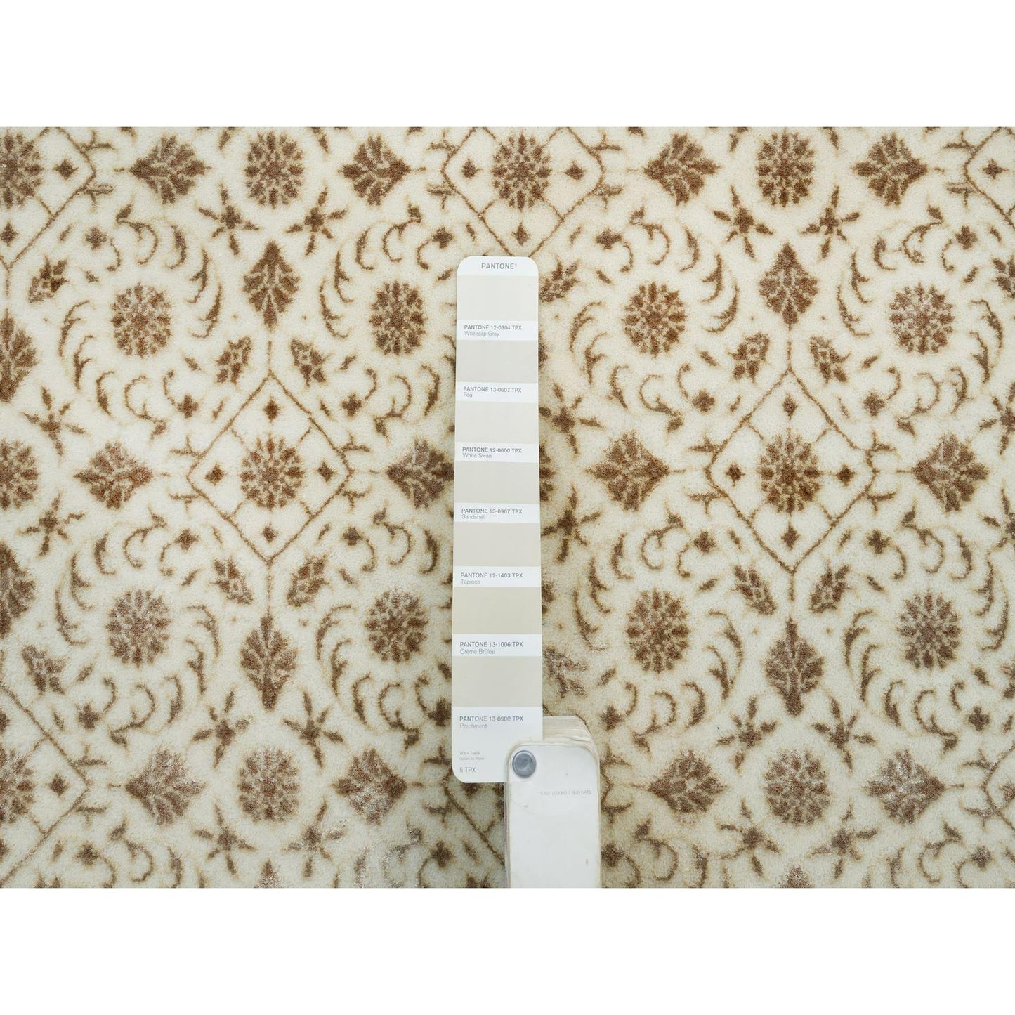 4'7"X6'8" Ivory Herrita Design 250 Kpsi Wool Hand Knotted Runner Rug