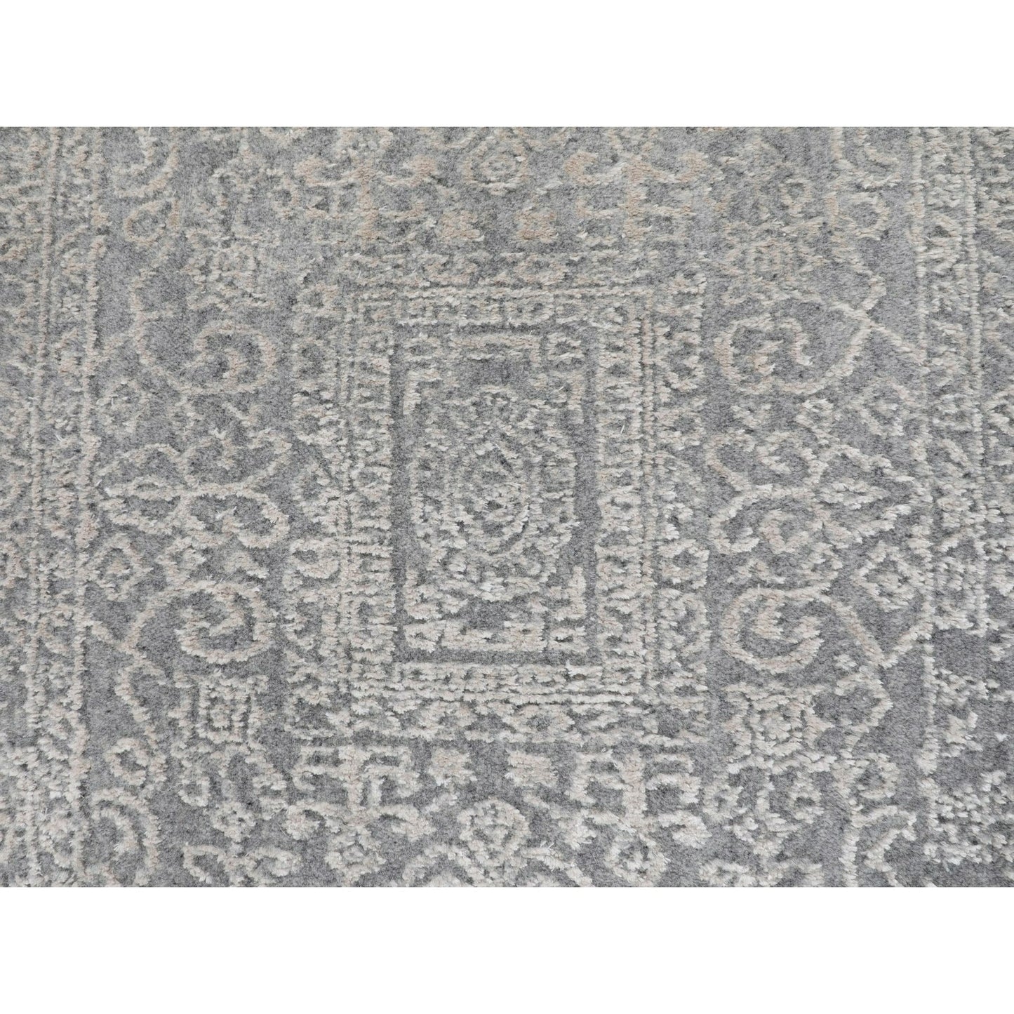2'5"X10'2" Fine Jacquard Hand Loomed Modern Wool And Art Silk Runner Rug