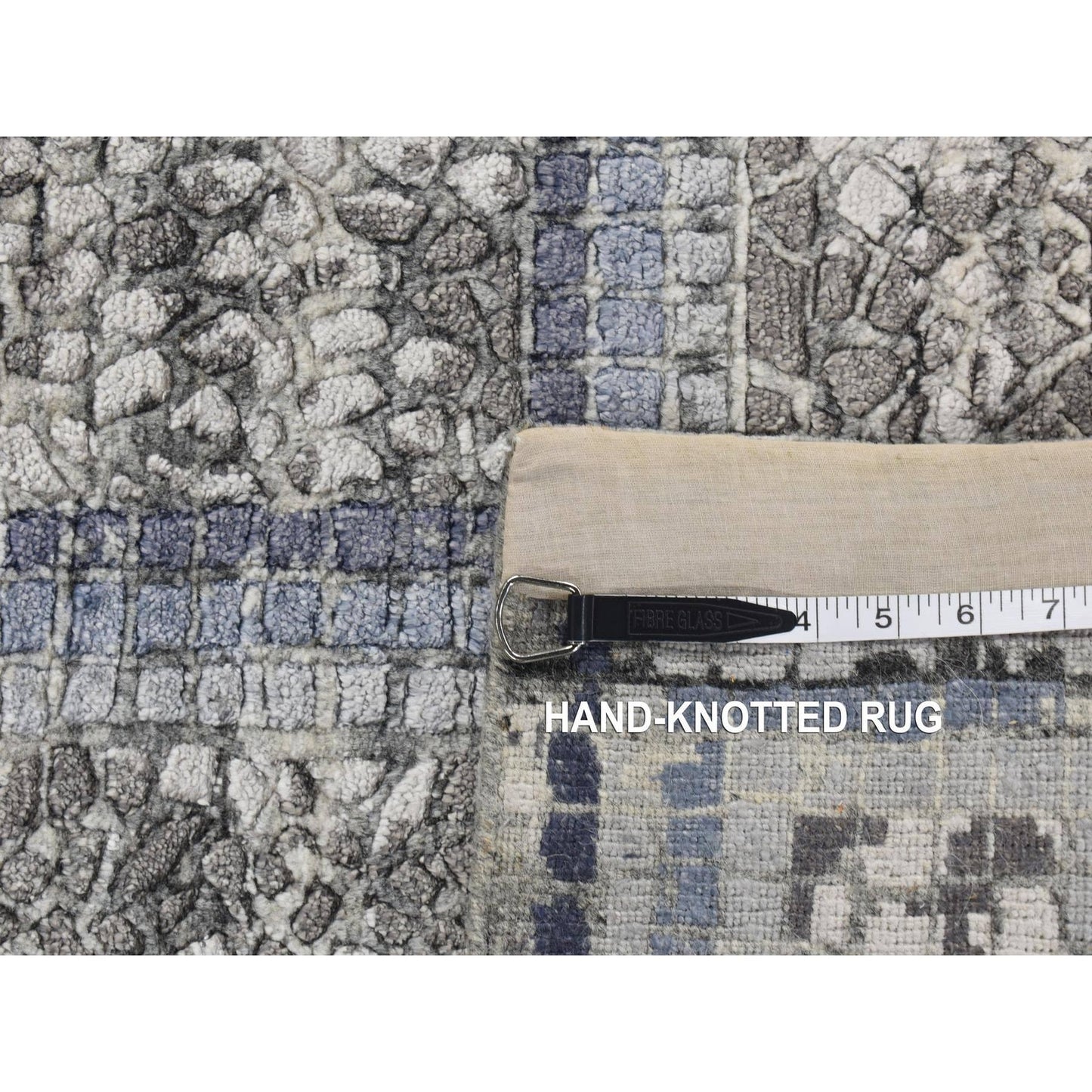5'2"X6'10" Timberwolf Gray Silken Roman Mosaic Design Hand Knotted Rug