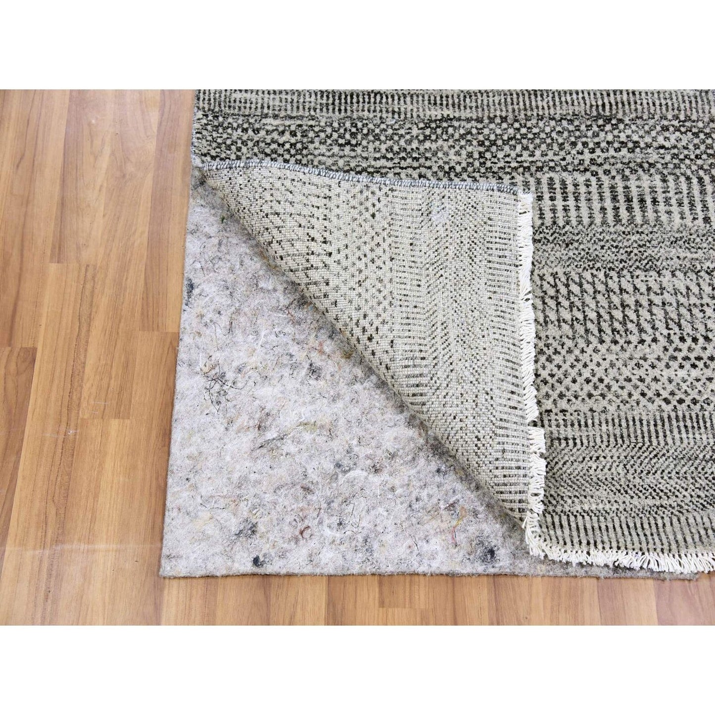 2'5"X4'1" Ice Gray Grass Design Undyed 100% Wool Hand Knotted Rug