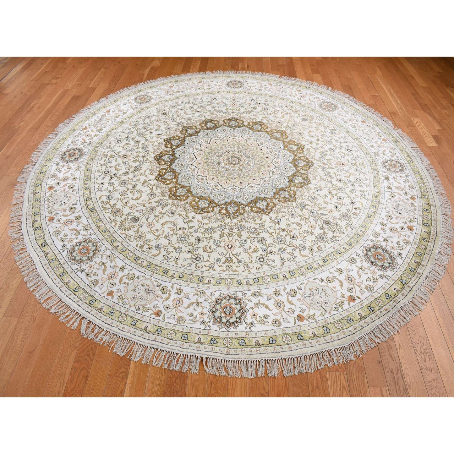 9'1"X9'1" Ivory Silken Tebraz Design 300 Kpsi Hand Knotted Round Rug