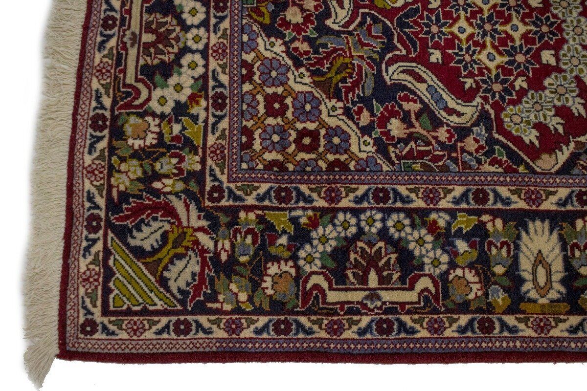 Hand-Knotted Vintage Oriental Rug Classic Floral