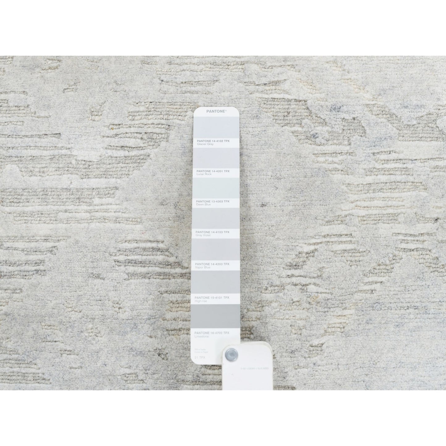 9'X12' Undyed Natural Wool Modern Light Gray Cut And Loop Pile Rug