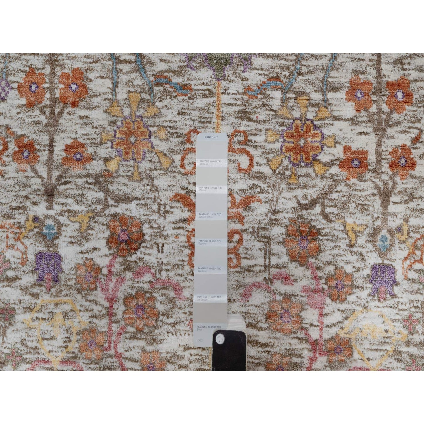 4'X6'1" Daisy White Silk With Textured Wool Hand Knotted Vase Design Rug