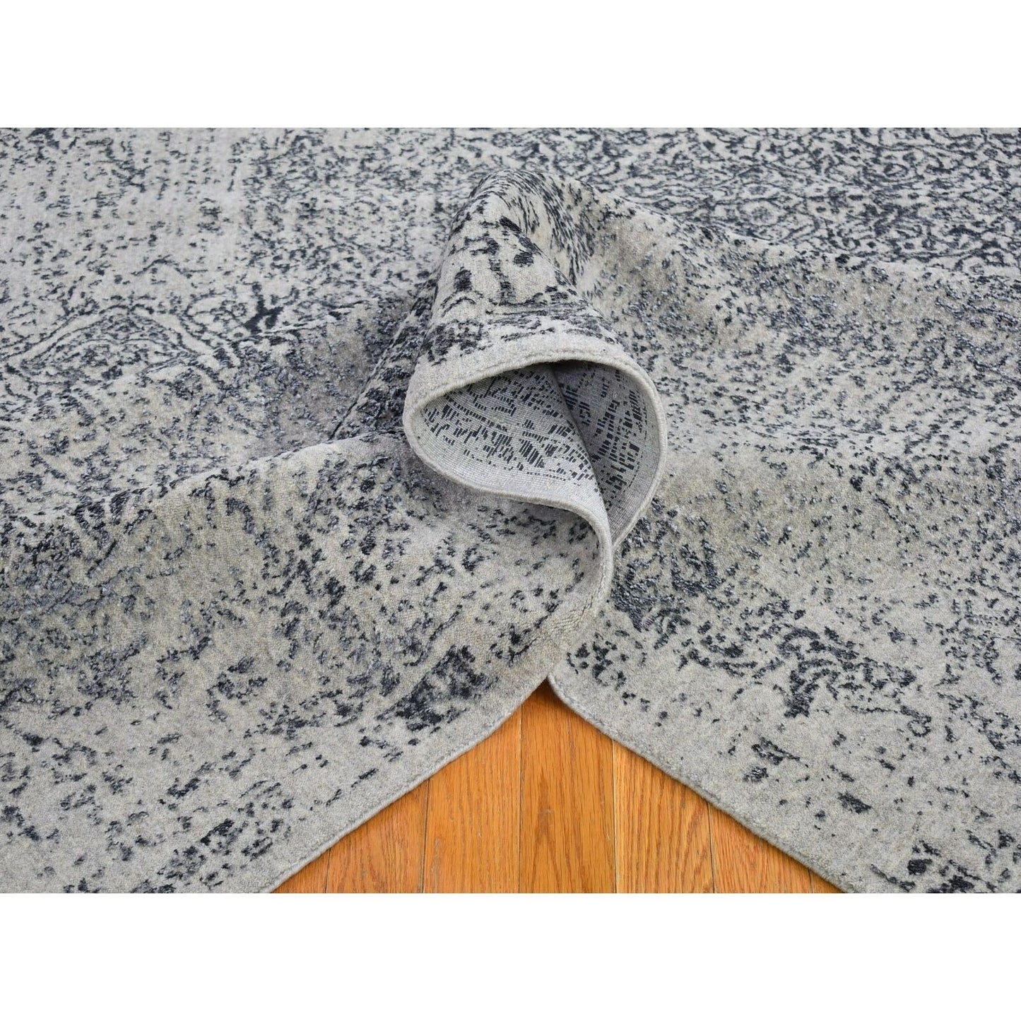 7'10"X9'9" Gray Fine Jacquard Hand Loomed Erased Design Wool And Silk Rug