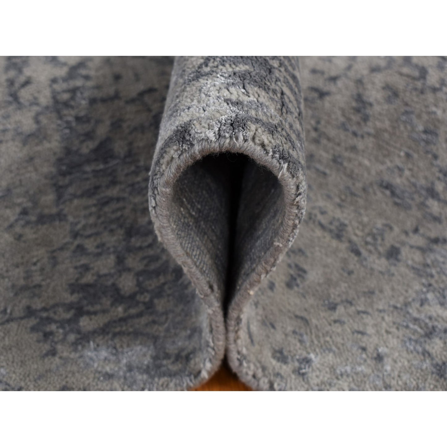 6'X9' Ash Gray Muted Tone On Tone Wool And Silk Hand Loomed Oriental Rug