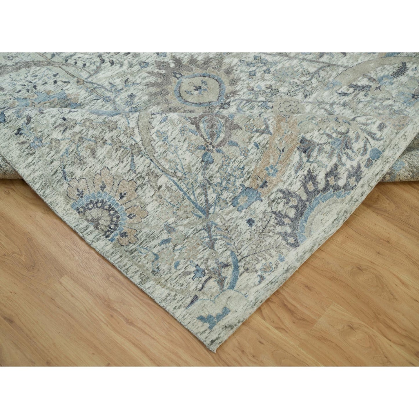 8'X8' Delicate White Sickle Leaf Hand Knotted Silk And Wool Square Rug