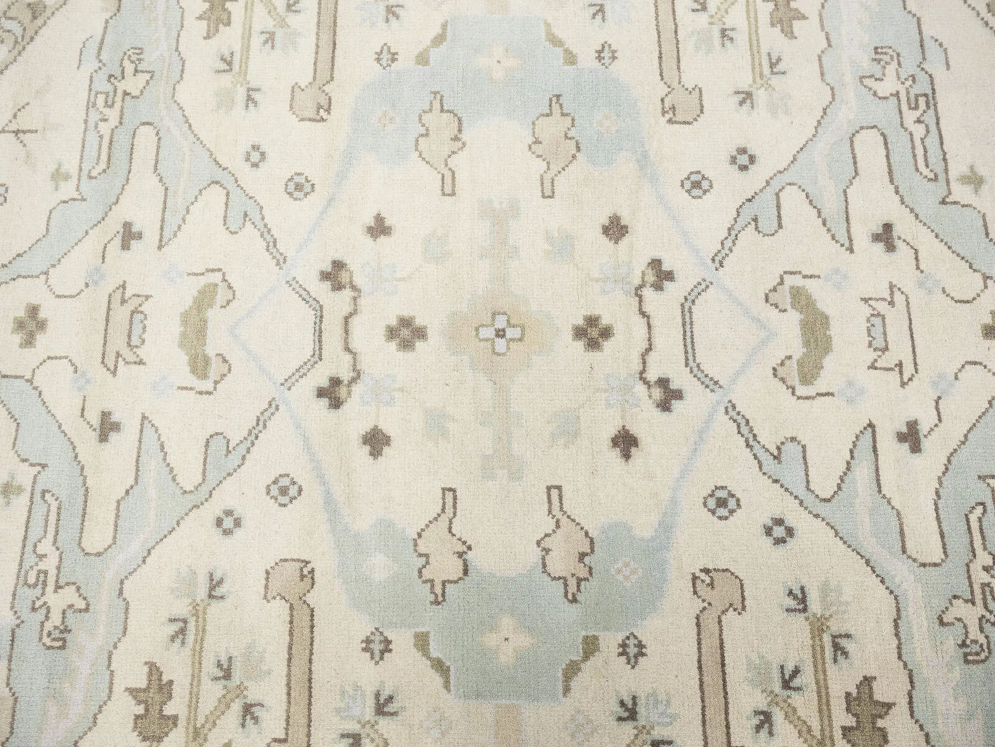 Hand-Knotted Cream Round Oushak Oriental Rug