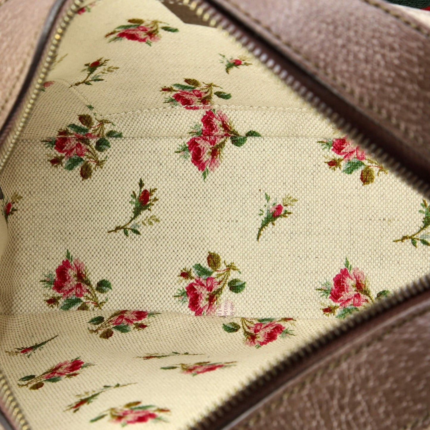 Gucci Neo Vintage Camera Messenger Bag Gg Coated Canvas