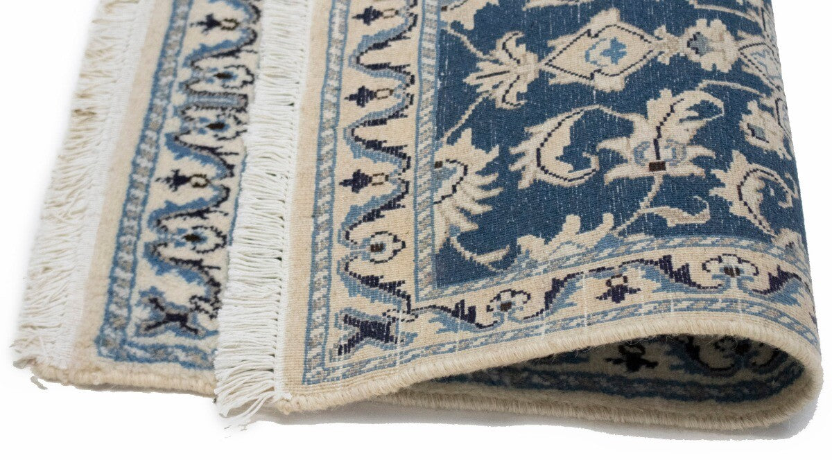 Hand-Knotted Oriental Rug Small Classic Floral