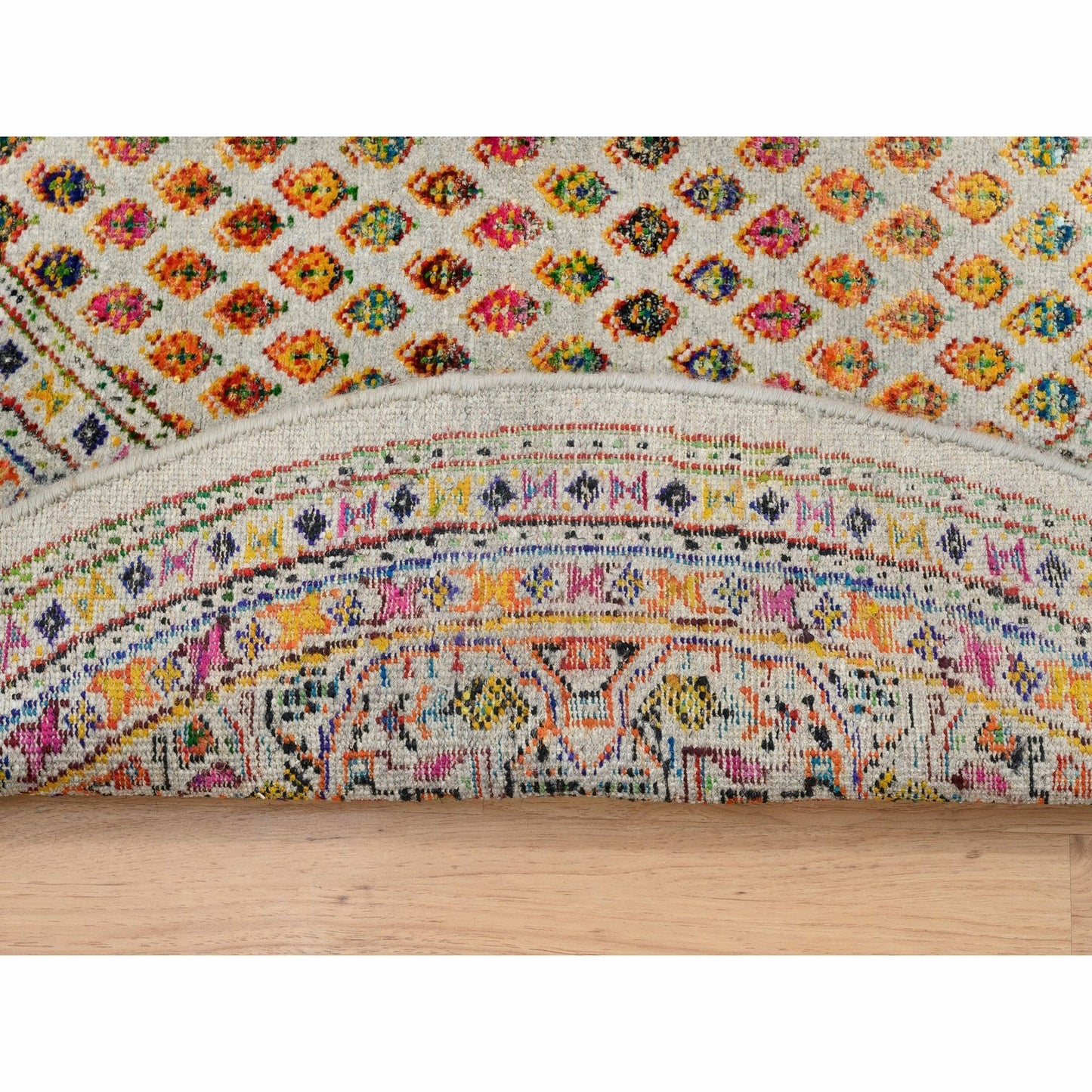 5'2"X5'2" Wool And Sari Silk Hand Knotted Beige Saroogh Round Rug
