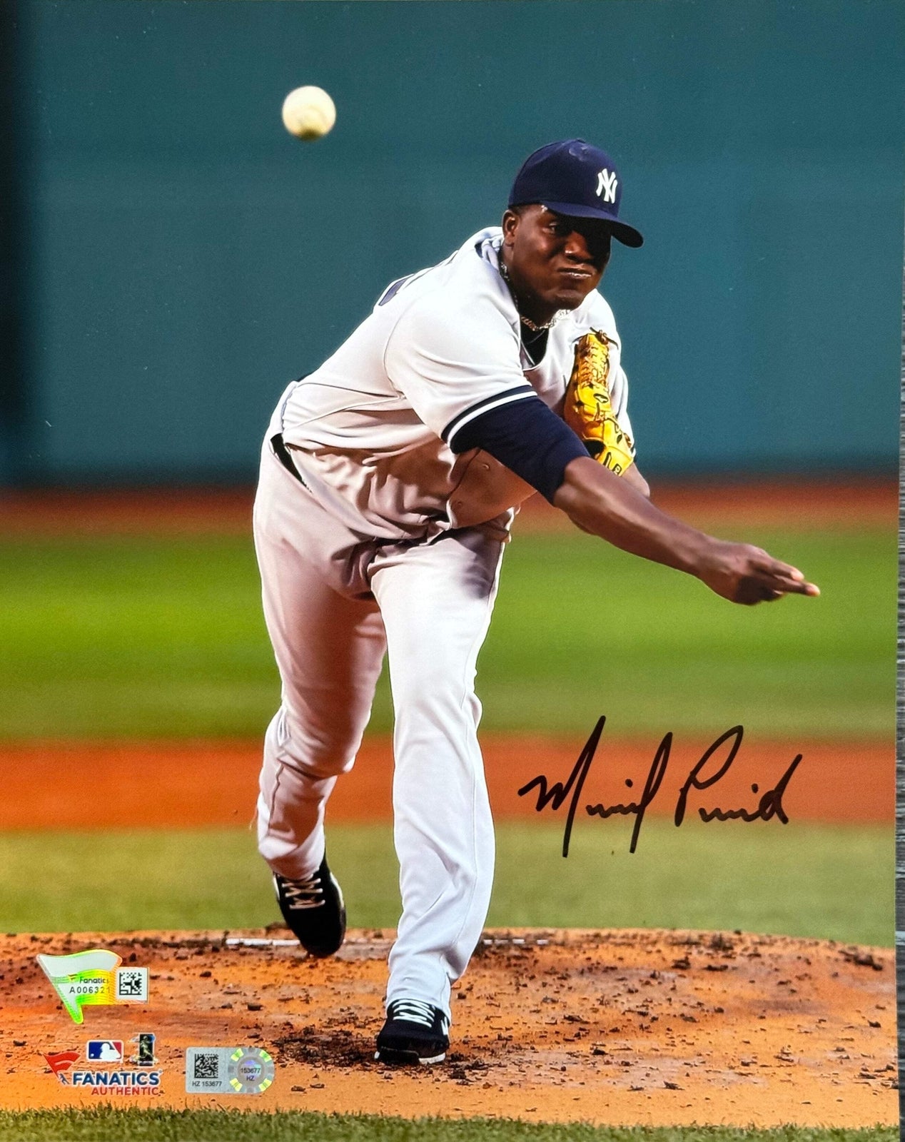 Michael Pineda Autographed Yankees 8X10 Photo (Fanatics/Mlb)