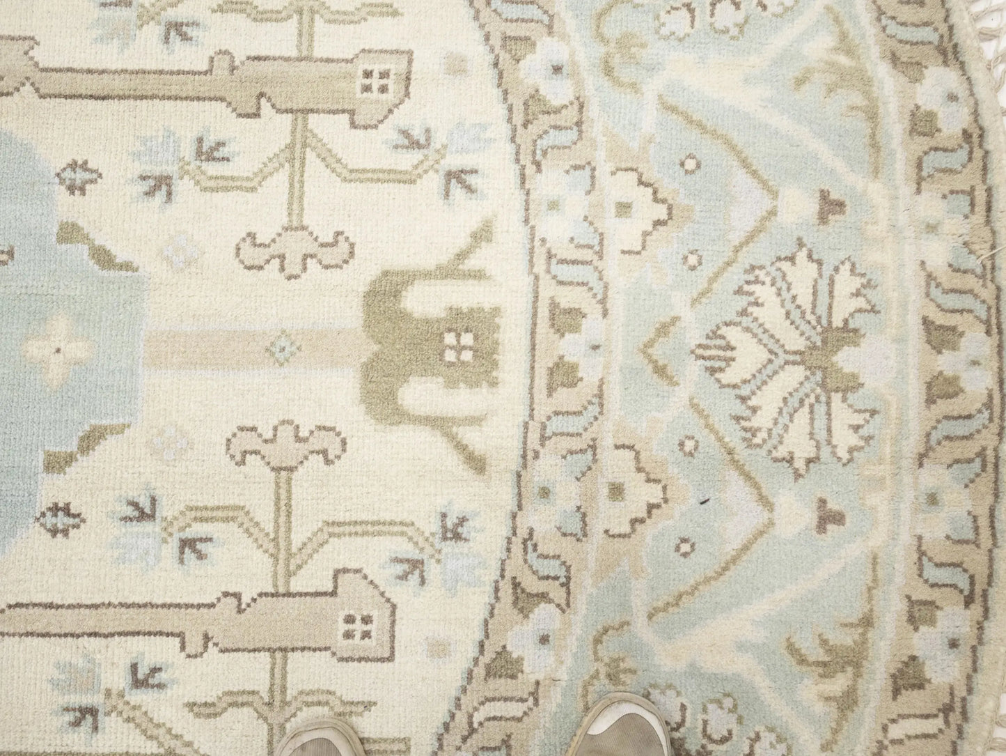 Hand-Knotted Cream Round Oushak Oriental Rug