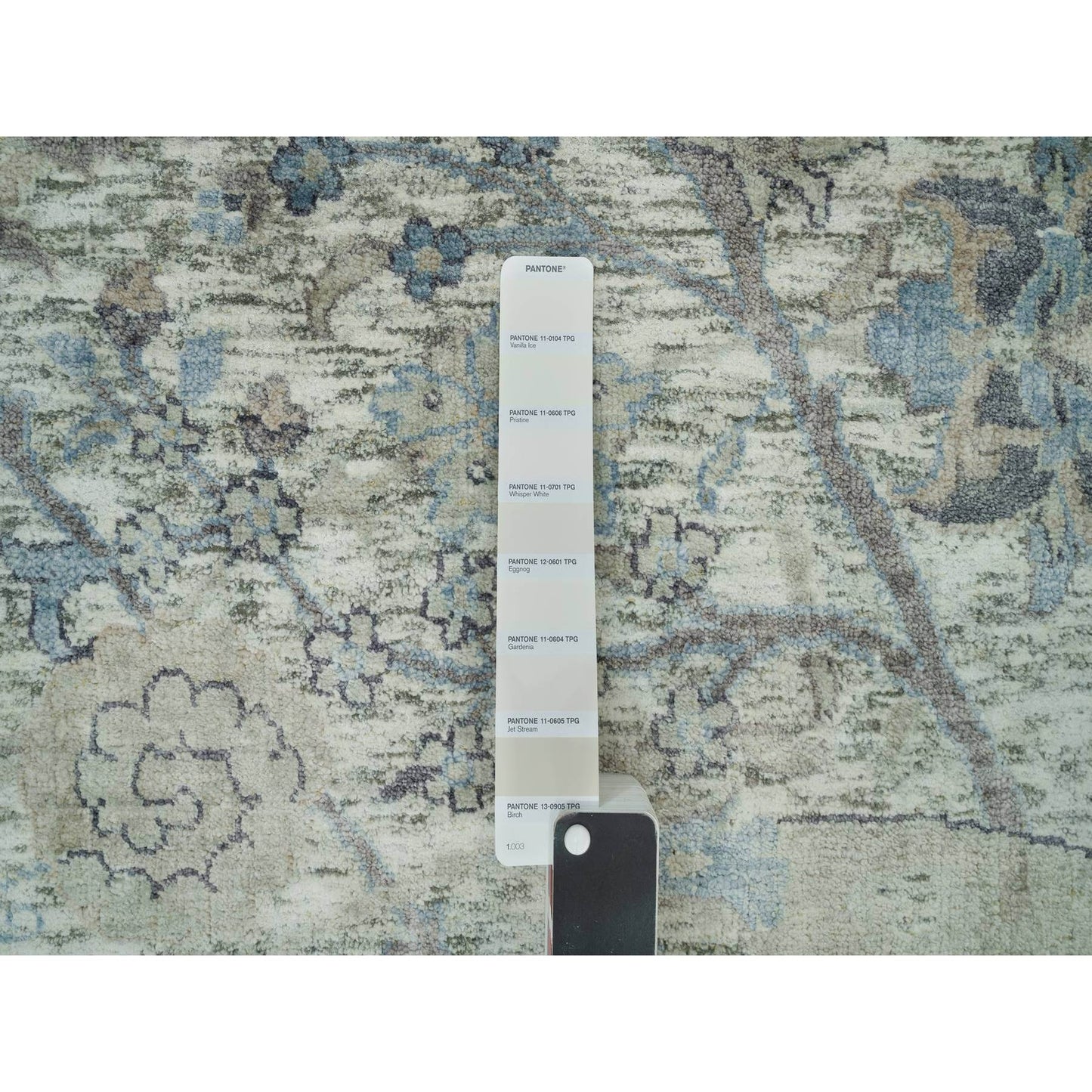 8'X8' Delicate White Sickle Leaf Hand Knotted Silk And Wool Square Rug