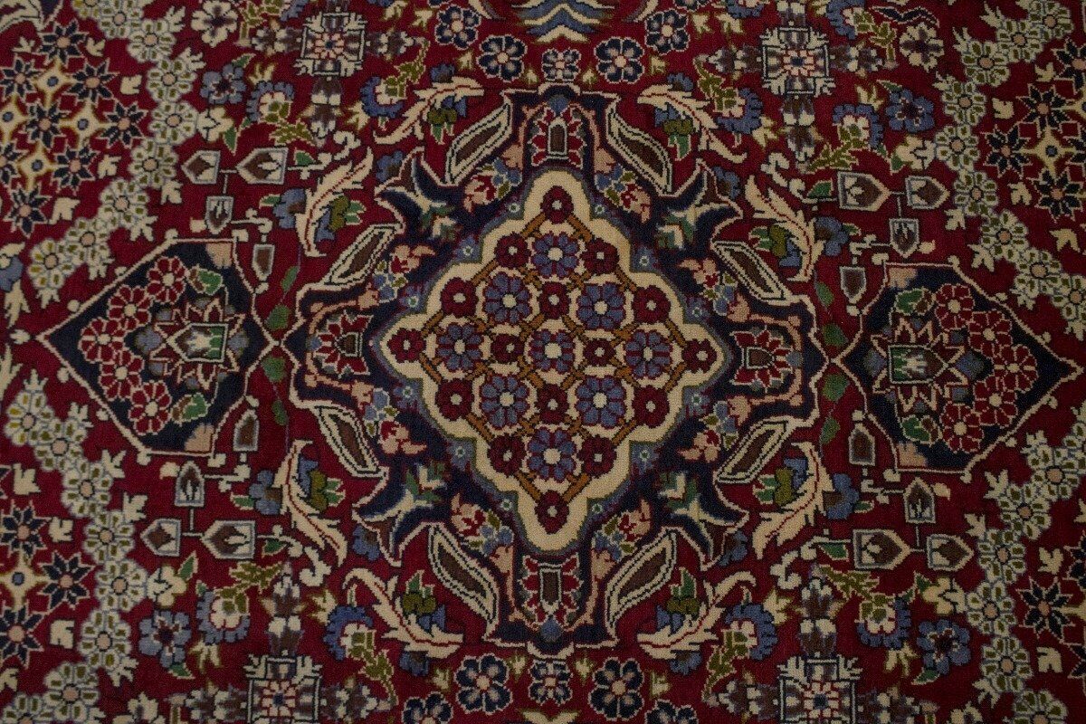 Hand-Knotted Vintage Oriental Rug Classic Floral