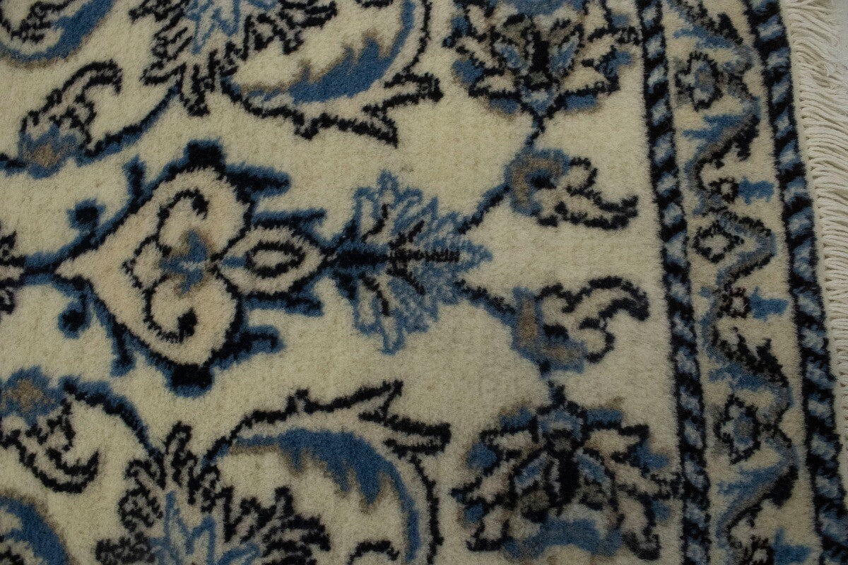 Handmade Nain Oriental Rug Small Plush Carpet
