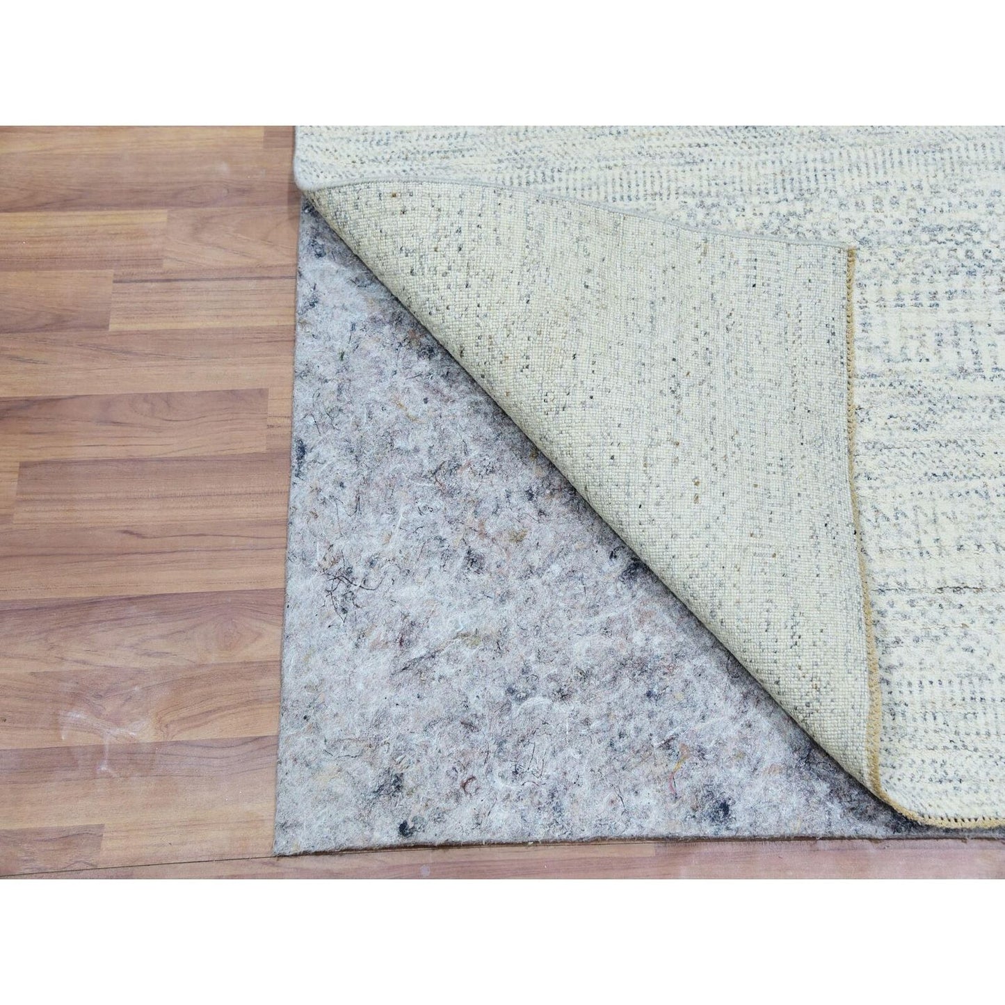 2'6"X6' Silvermist Gray Modern Undyed Wool Hand Knotted Runner Rug