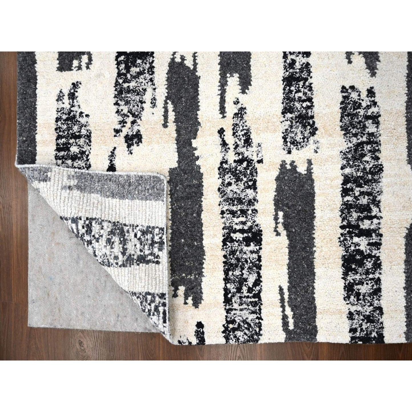 10'2"X13'7" Ivory & Black Wool Modern Design Hand Knotted Oriental Rug