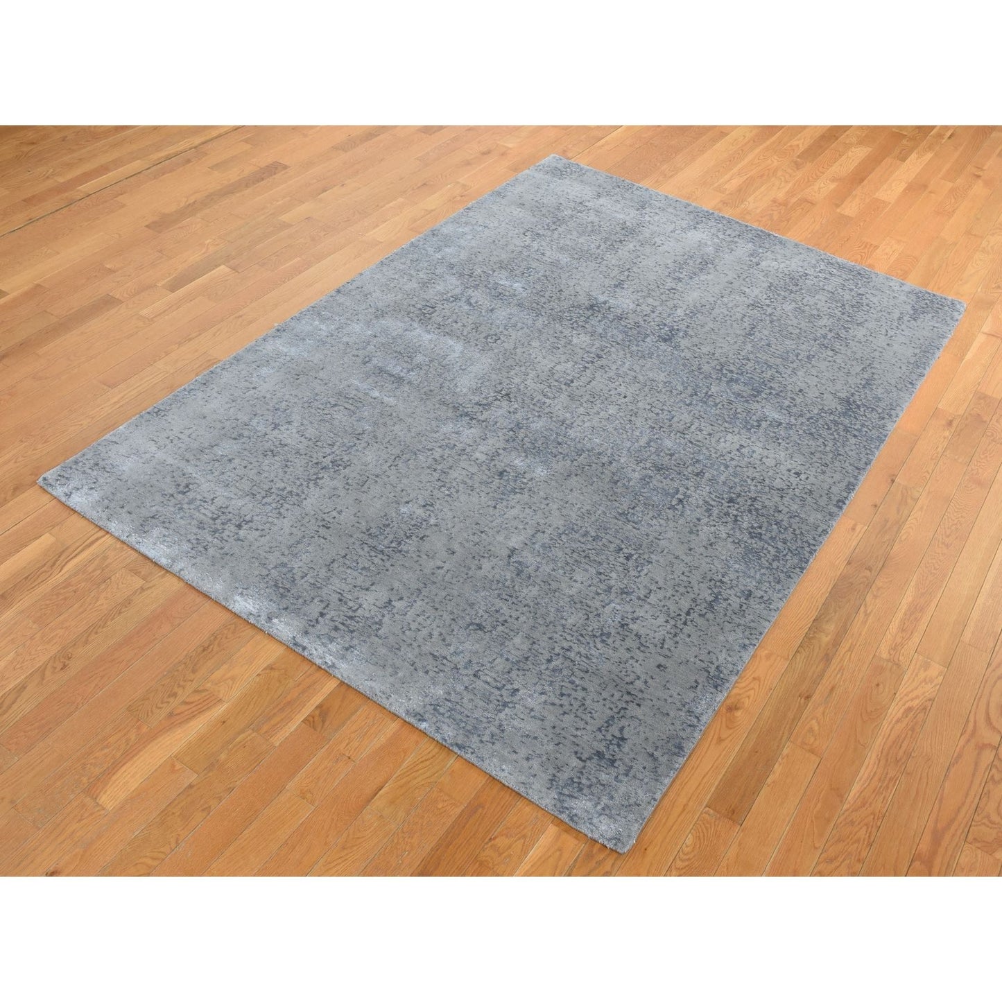 6'X9' Ash Gray Muted Tone On Tone Wool And Silk Hand Loomed Oriental Rug