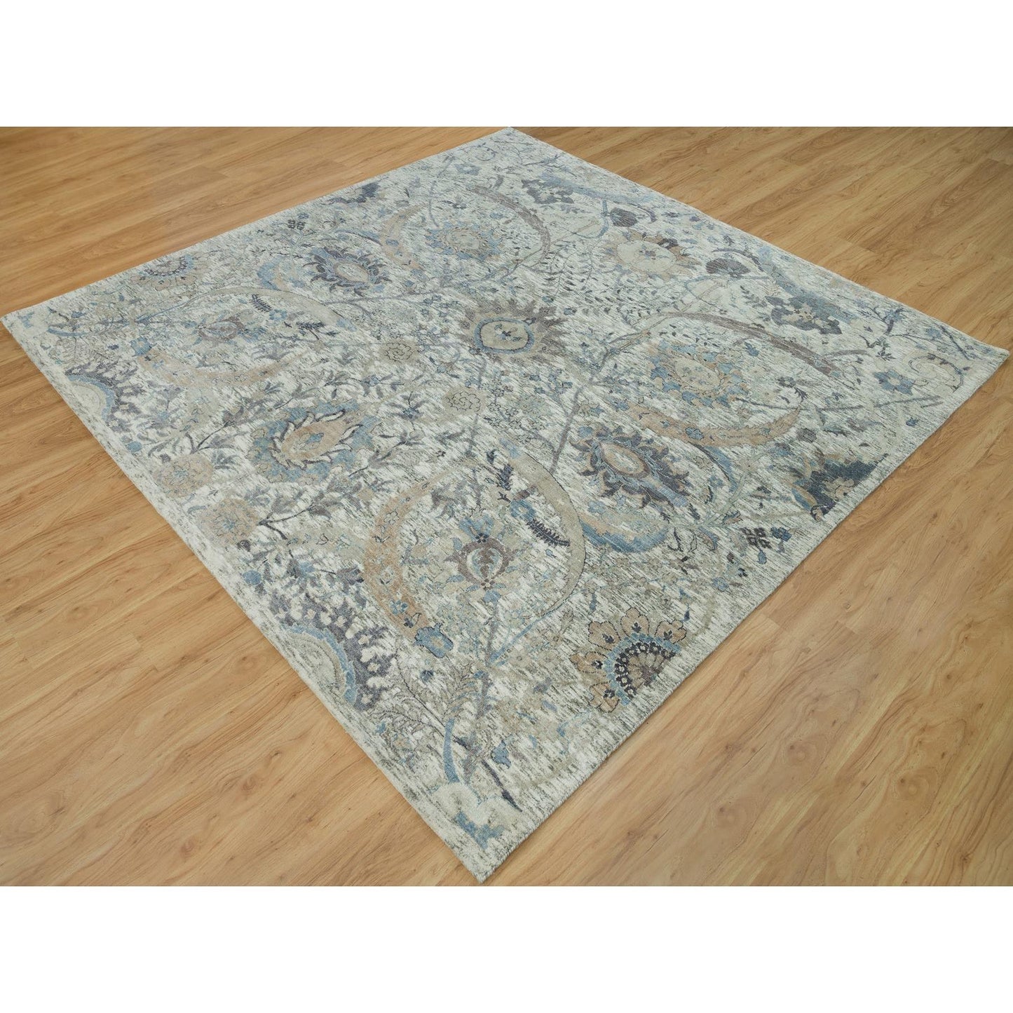 8'X8' Delicate White Sickle Leaf Hand Knotted Silk And Wool Square Rug