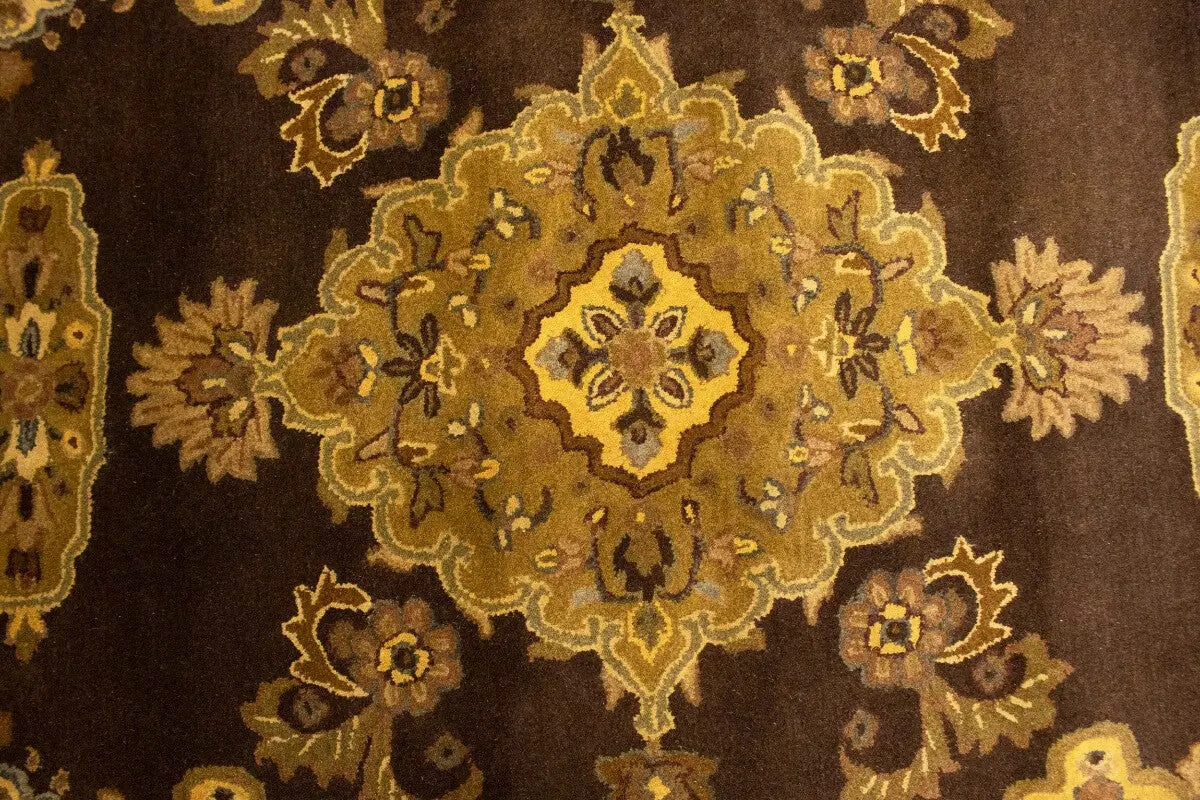 Hand-Tufted Dark Brown Classic Floral Rug