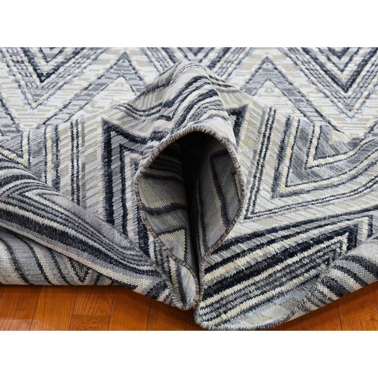 9'X9' Gray Chevron Design Textured Wool And Silk Hand Knotted Round Rug