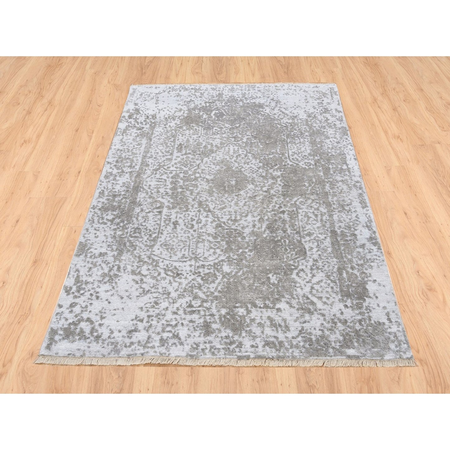 4'2"X6' Broken Farsian Design Wool And Pure Silk Hand Knotted Ivory Rug