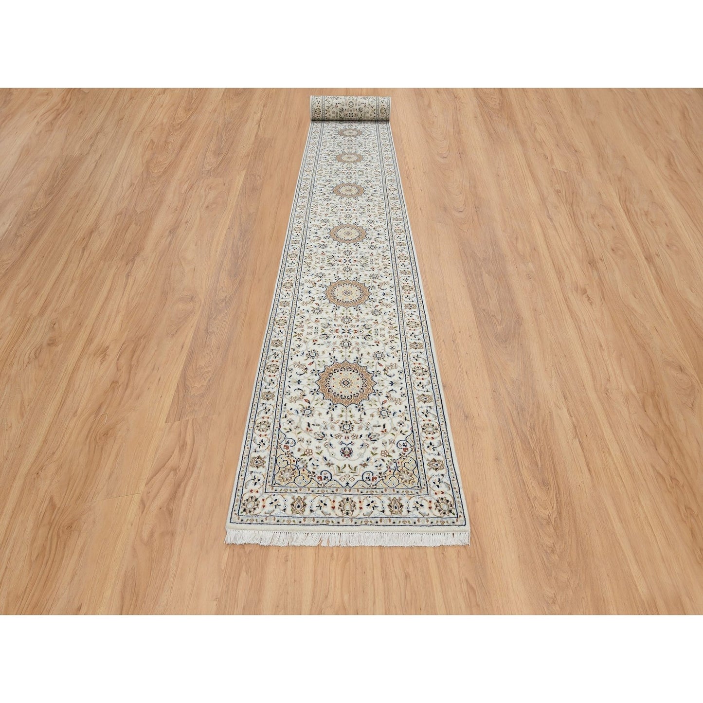 2'9"X26'2" Ivory 250 Kpsi Wool Hand Knotted Nain Xl Runner Rug