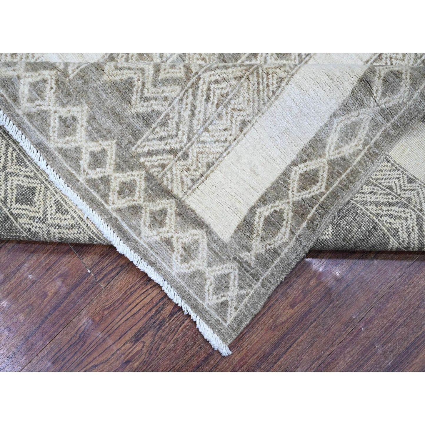 7'8"X9'6" Taupe Brown Fine Peshawar Wool Hand Knotted Oriental Rug