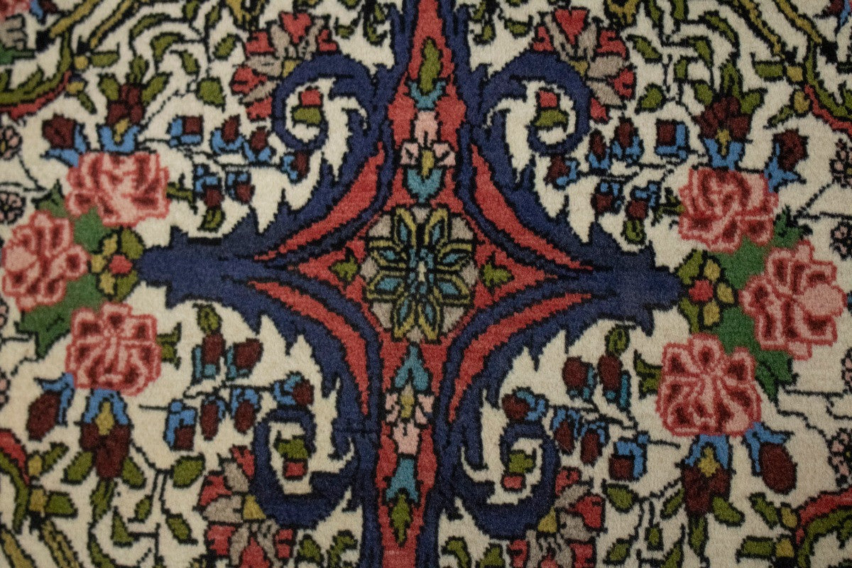 One-Of-A-Kind Handmade Oriental Rug Small Floral