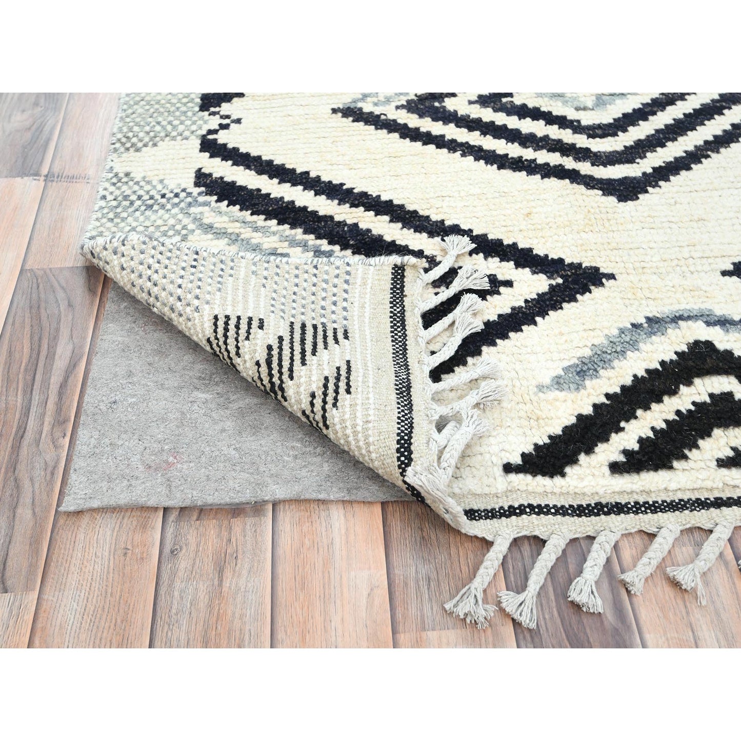 8'X10'10" Ivory Moroccan Berber Wool Hand Knotted Rug