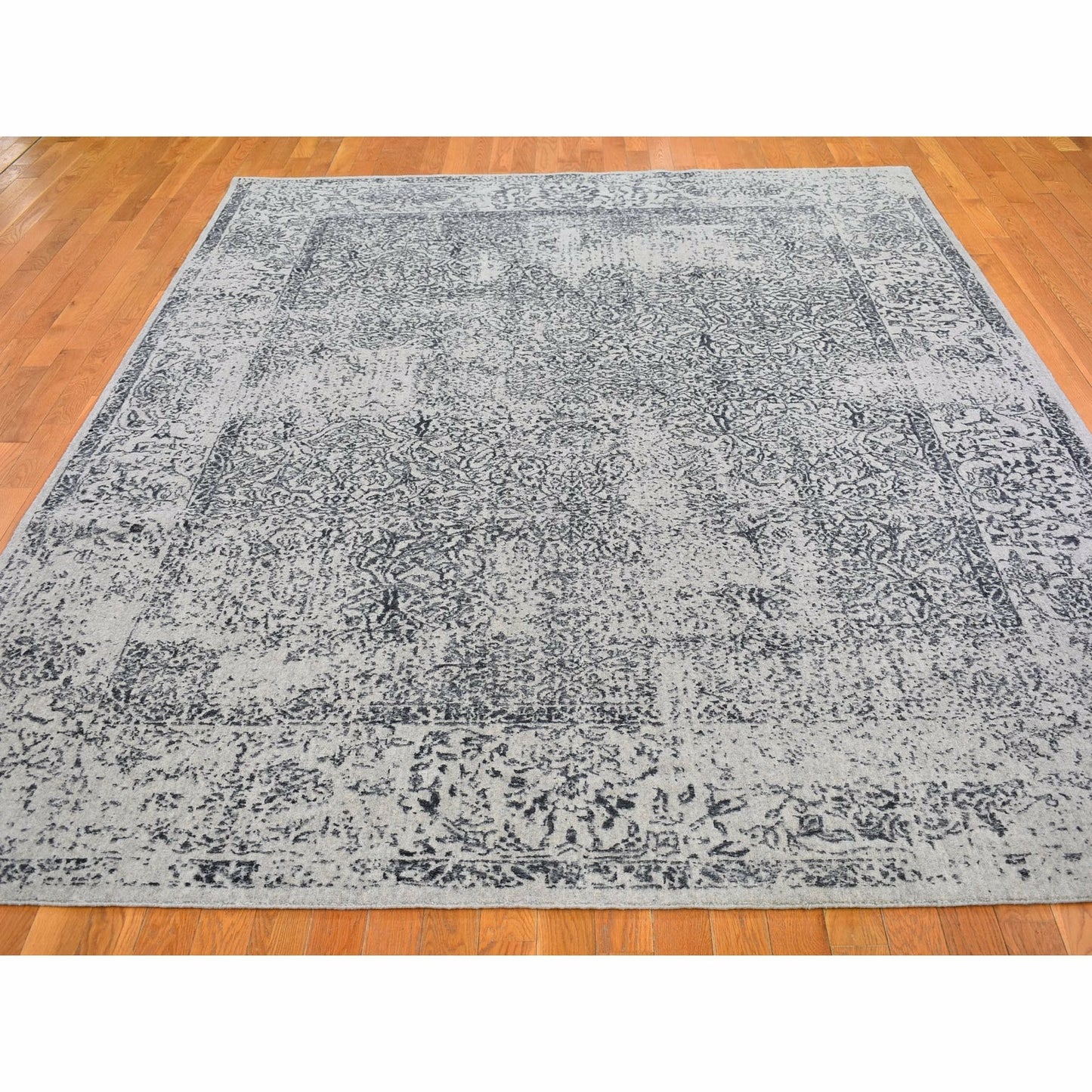 7'10"X9'9" Gray Fine Jacquard Hand Loomed Erased Design Wool And Silk Rug