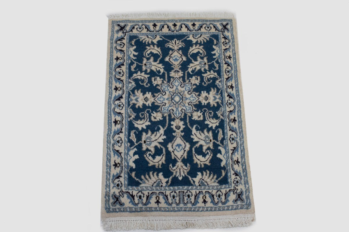 Hand-Knotted Oriental Rug Small Classic Floral
