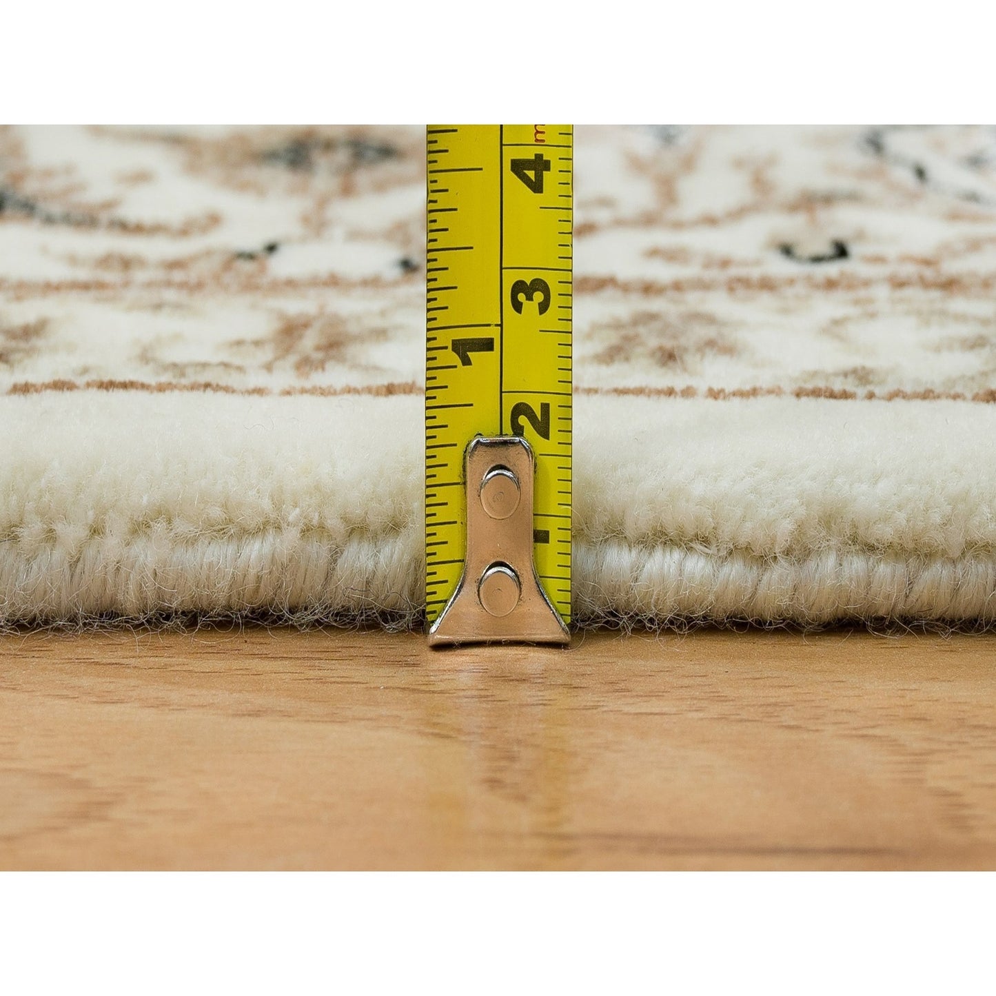 4'7"X6'8" Ivory Herrita Design 250 Kpsi Wool Hand Knotted Runner Rug